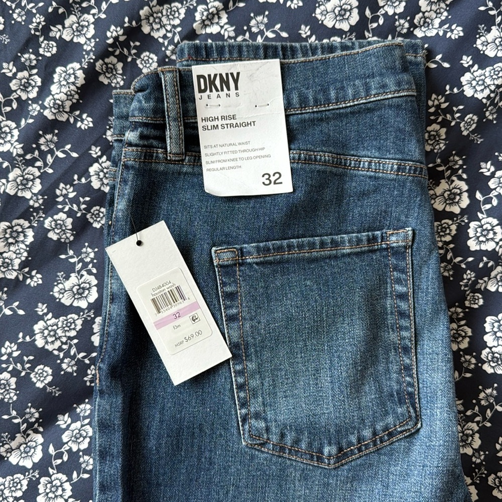 NWT DKNY high rise slim straight jeans